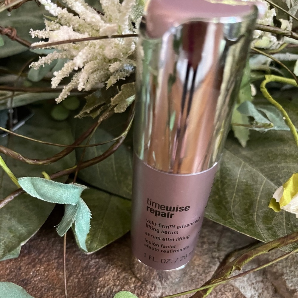 🌷🌷🌷🌷TIMEWISE RETINOL SERUM and FREE MARY KAY COSMETIC BAG🌷🌷🌷